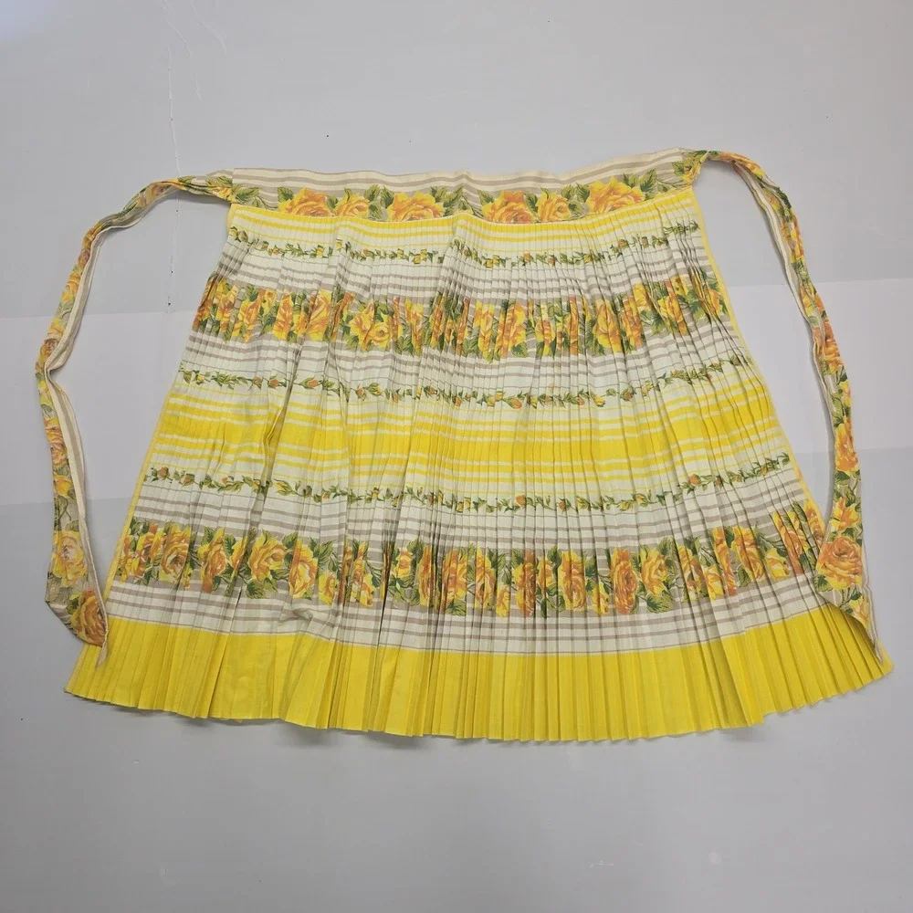 Vintage Yellow Floral Pleated Half Apron Rose Print Retro Kitchen One Size